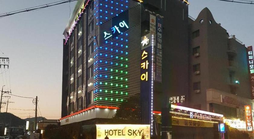 Sky Hotel Чангуон Екстериор снимка