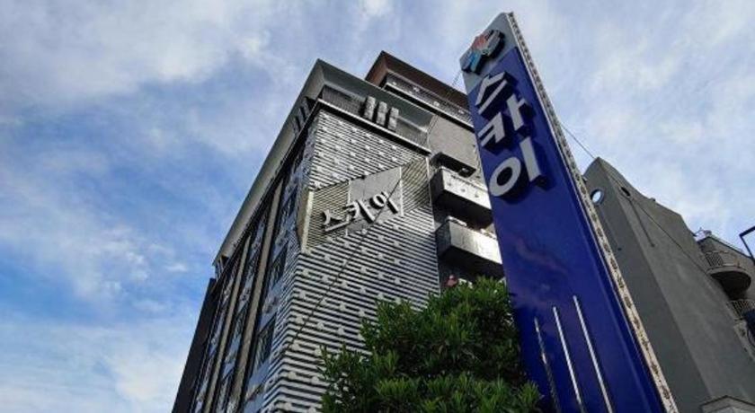 Sky Hotel Чангуон Екстериор снимка