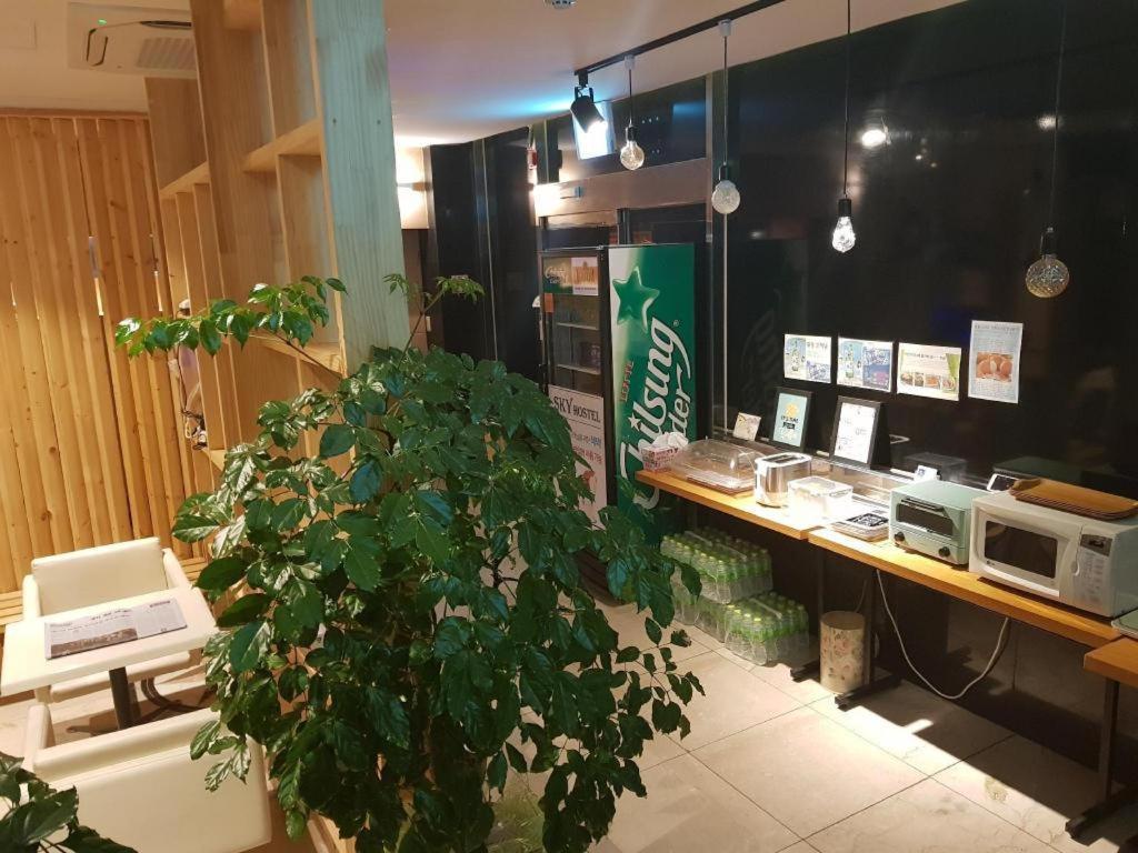 Sky Hotel Чангуон Екстериор снимка