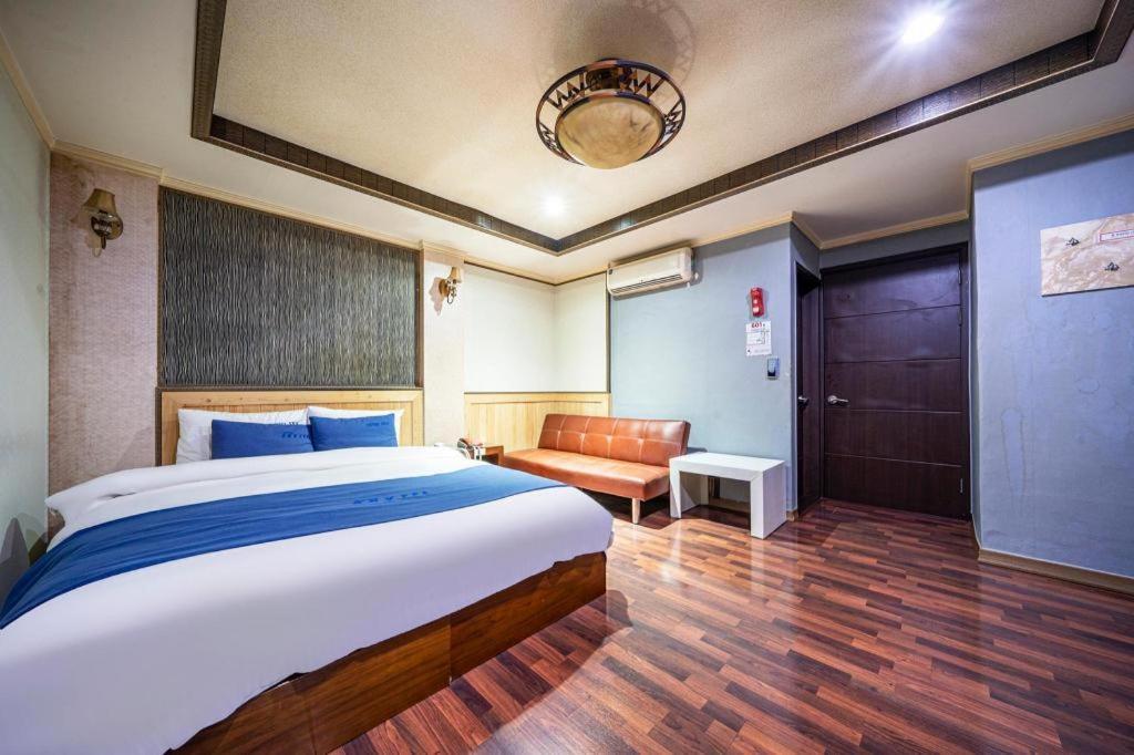 Sky Hotel Чангуон Екстериор снимка