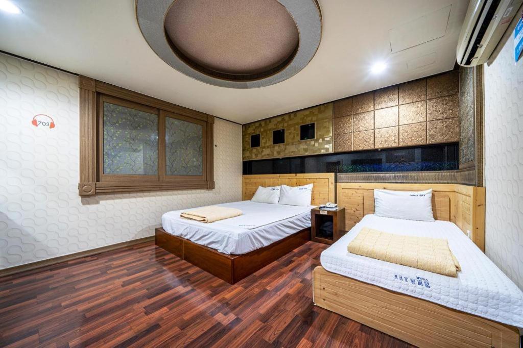 Sky Hotel Чангуон Екстериор снимка