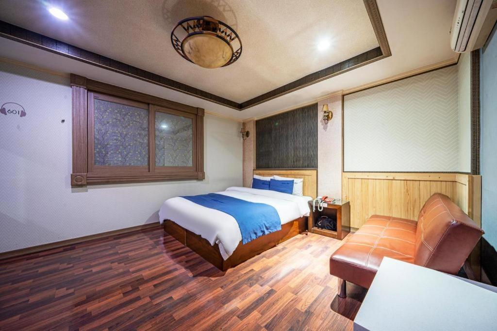 Sky Hotel Чангуон Екстериор снимка