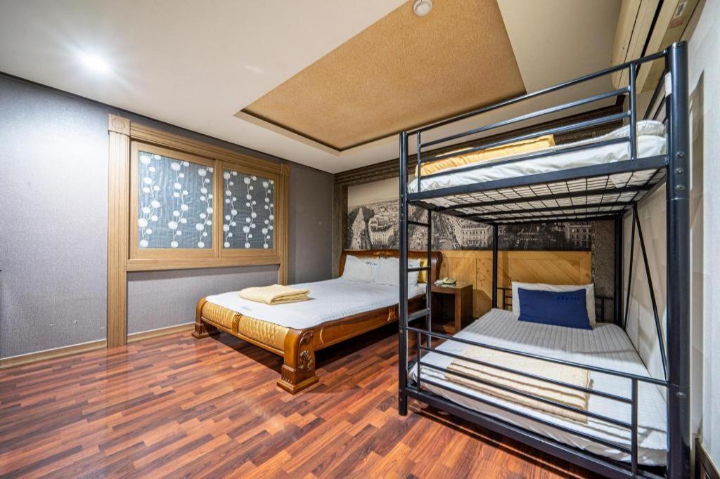 Sky Hotel Чангуон Екстериор снимка