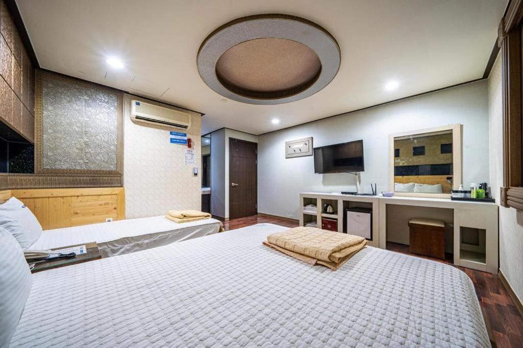 Sky Hotel Чангуон Екстериор снимка