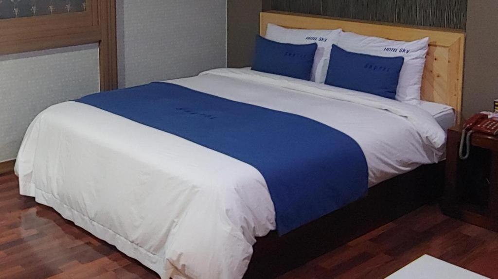 Sky Hotel Чангуон Екстериор снимка