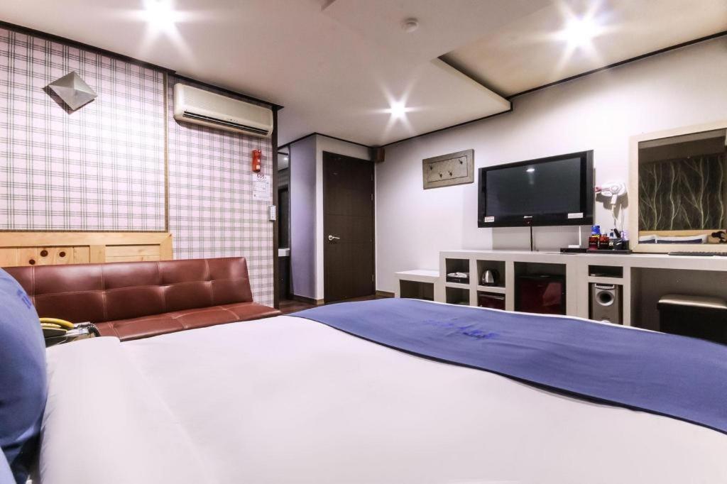 Sky Hotel Чангуон Екстериор снимка