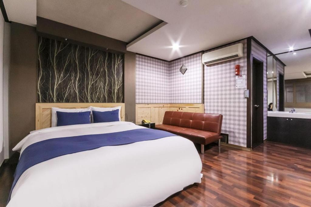 Sky Hotel Чангуон Екстериор снимка