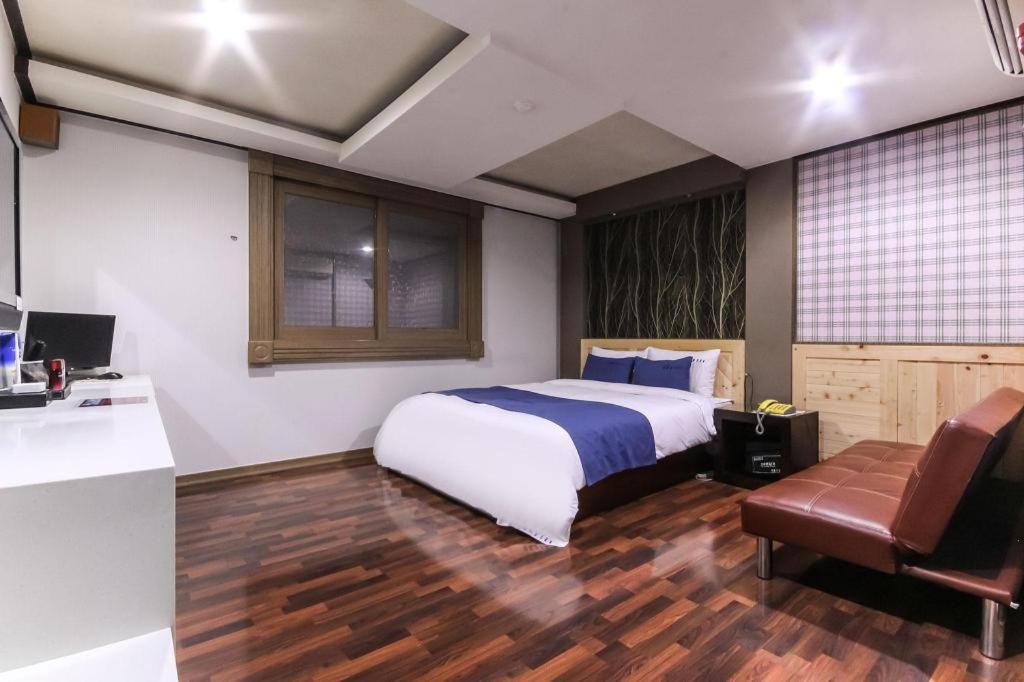 Sky Hotel Чангуон Екстериор снимка