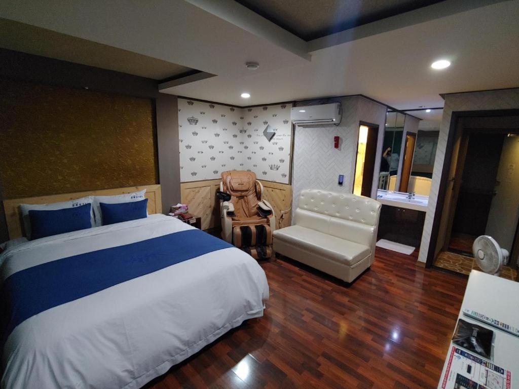 Sky Hotel Чангуон Екстериор снимка