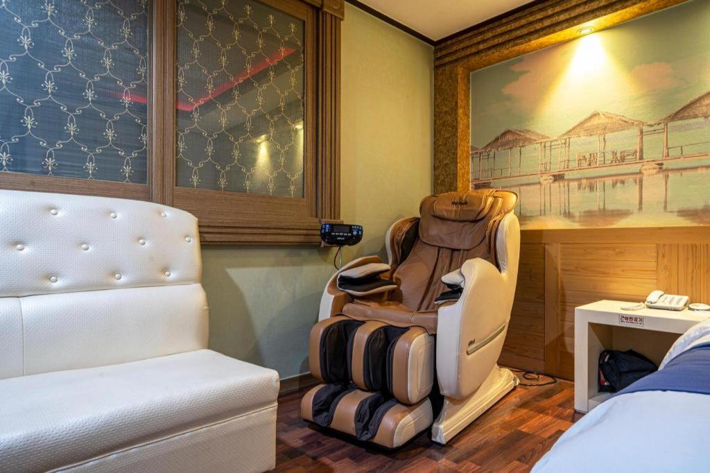 Sky Hotel Чангуон Екстериор снимка