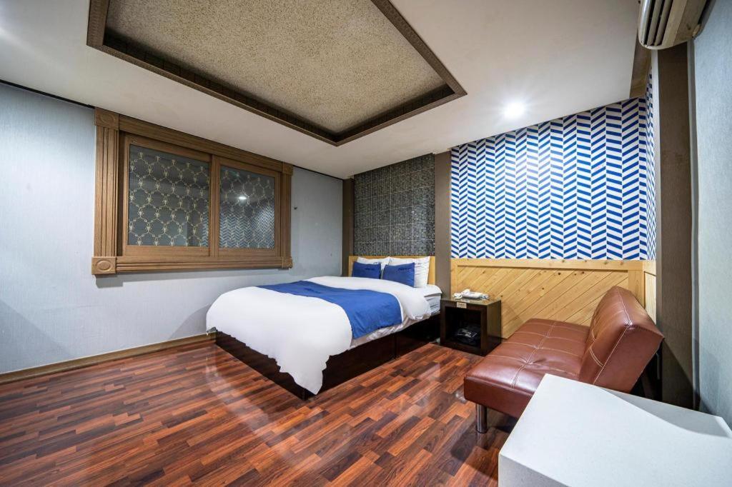 Sky Hotel Чангуон Екстериор снимка