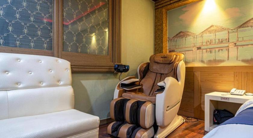 Sky Hotel Чангуон Екстериор снимка