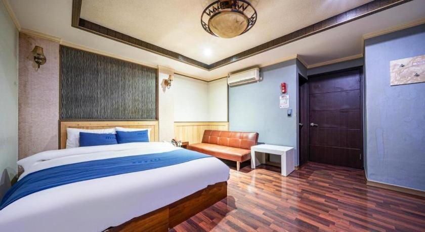 Sky Hotel Чангуон Екстериор снимка