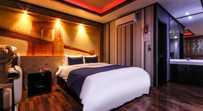 Sky Hotel Чангуон Екстериор снимка