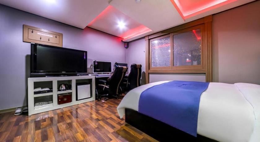 Sky Hotel Чангуон Екстериор снимка
