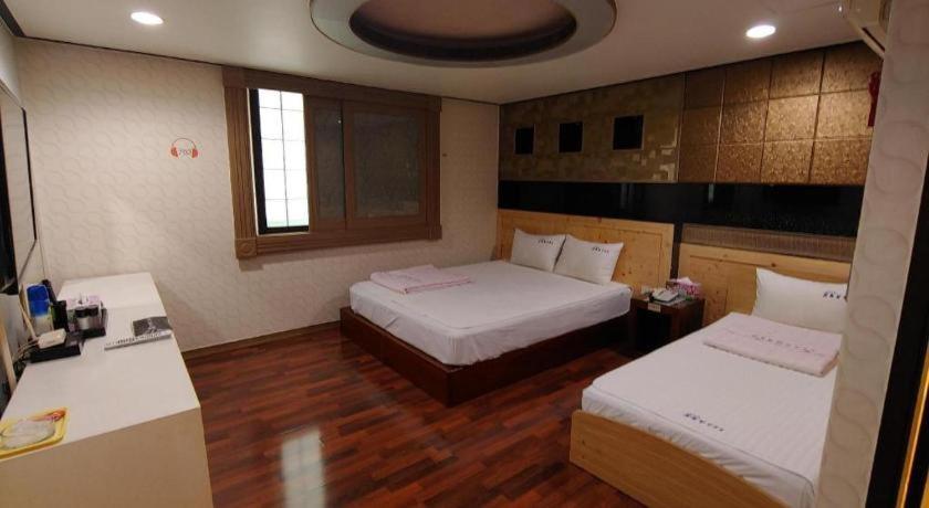 Sky Hotel Чангуон Екстериор снимка