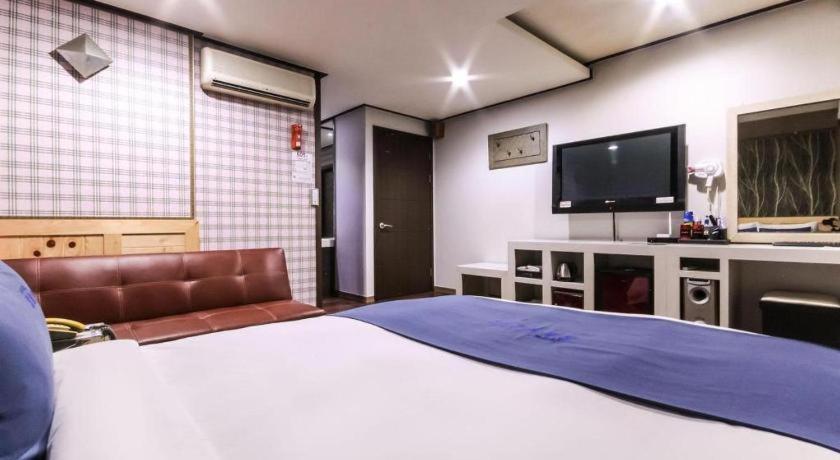 Sky Hotel Чангуон Екстериор снимка