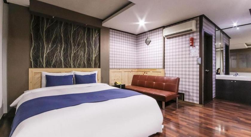 Sky Hotel Чангуон Екстериор снимка