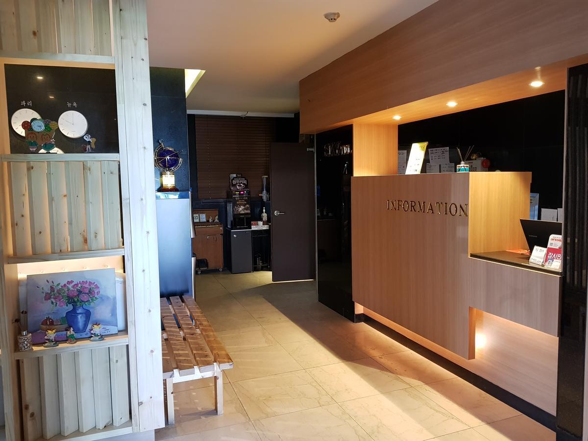 Sky Hotel Чангуон Екстериор снимка
